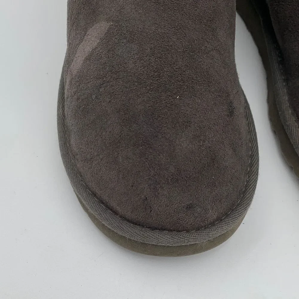 UGG Bailey Bow/Double Bow in grey big girl size 4